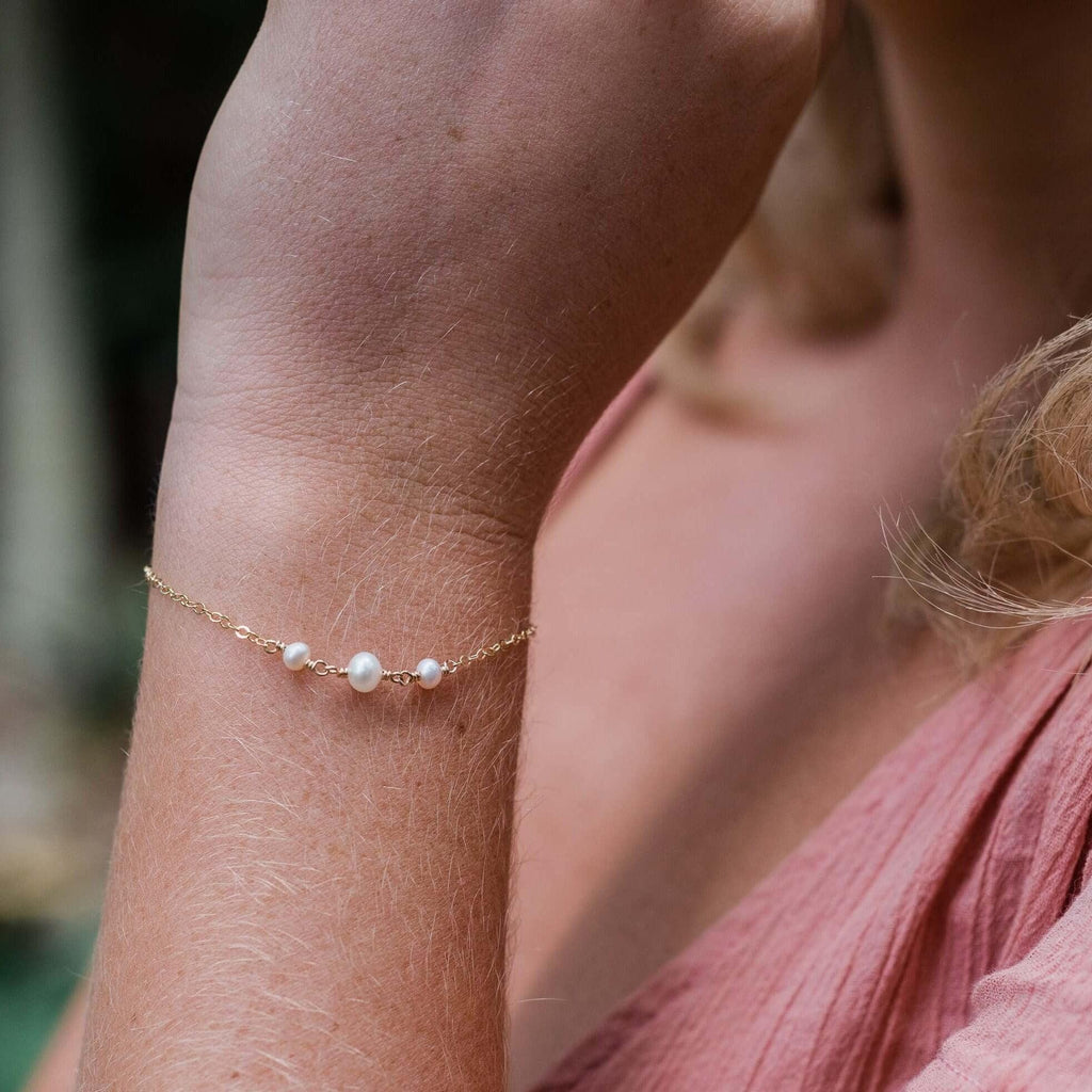 White Freshwater Pearl Beaded Chain Bracelet - White Freshwater Pearl Beaded Chain Bracelet - 14k Gold Fill - Luna Tide Handmade Crystal Jewellery